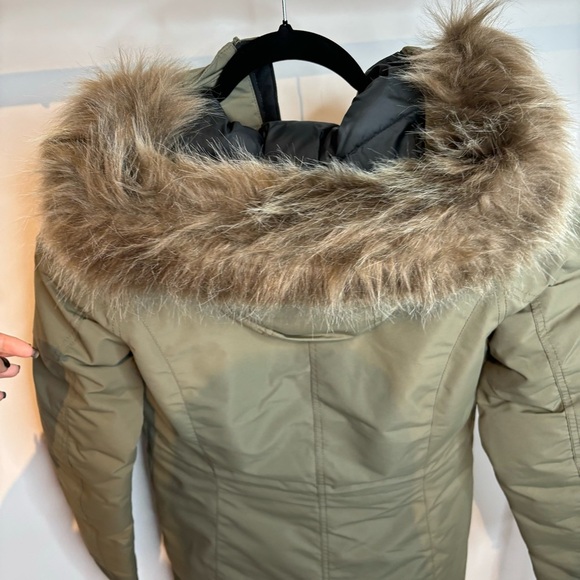 Brand new - Columbia women Winter jacket S with tag on - Picture 10 of 17